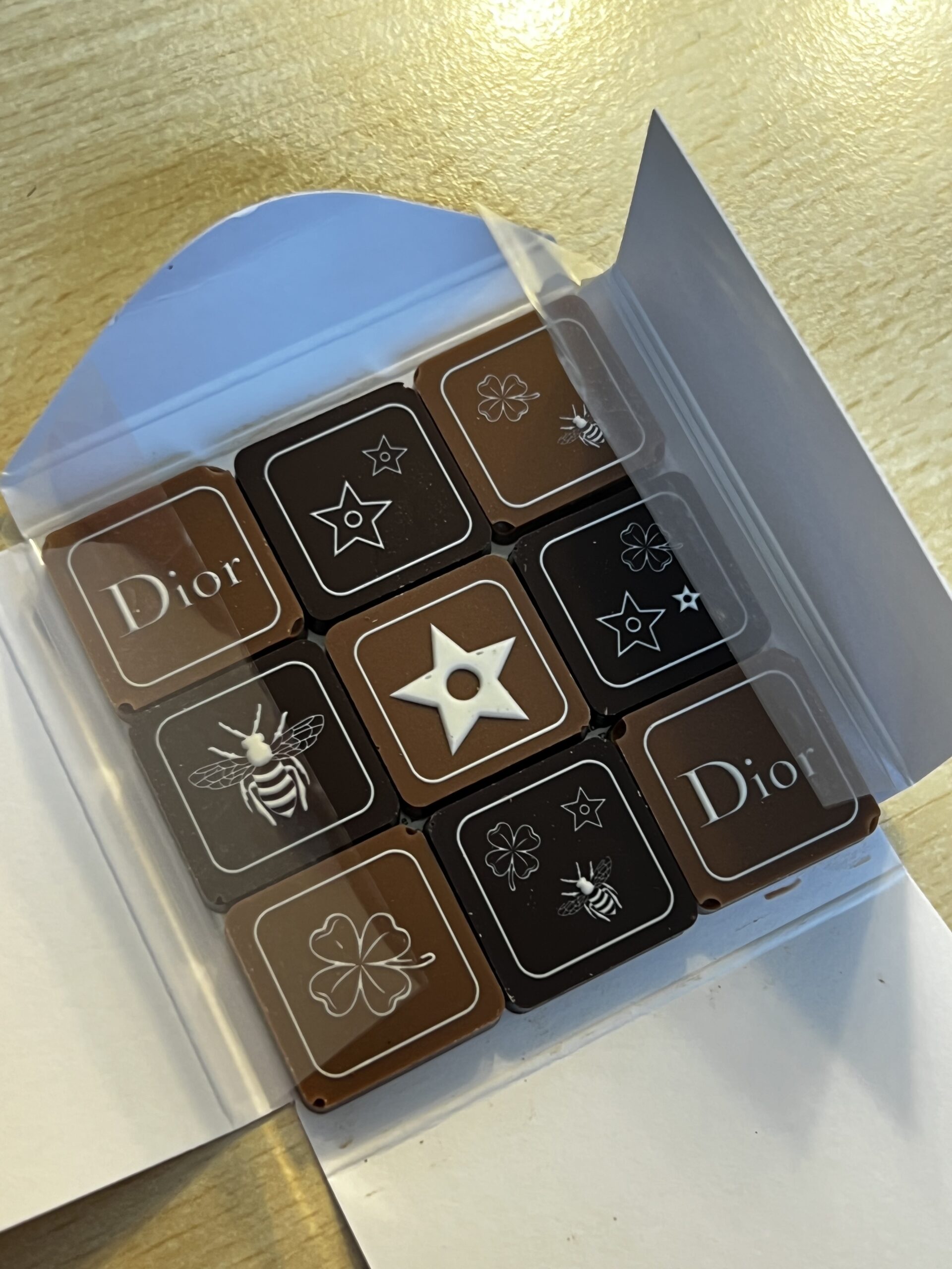Réalisation sur mesure DADZCOVER pour cadeaux d’affaires à Monaco
