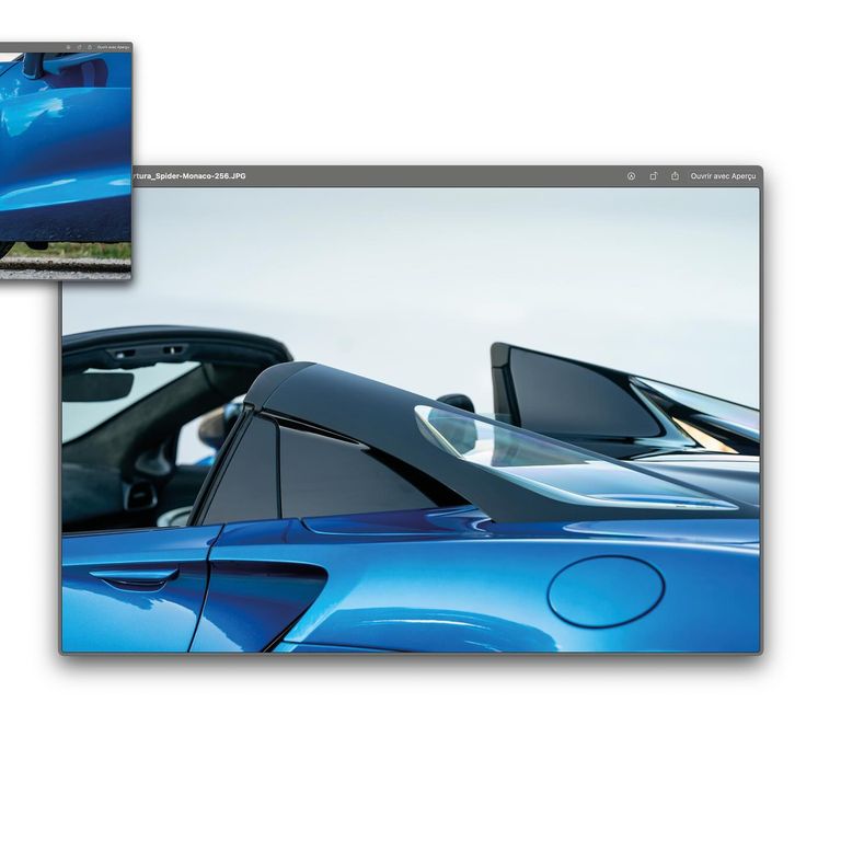 Montage de détails et de l’habitacle ouvert de la McLaren Artura Spider bleue.