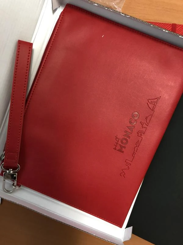 monaco pochette cuir Pochette rouge en cuir avec illustration et marquage Monaco