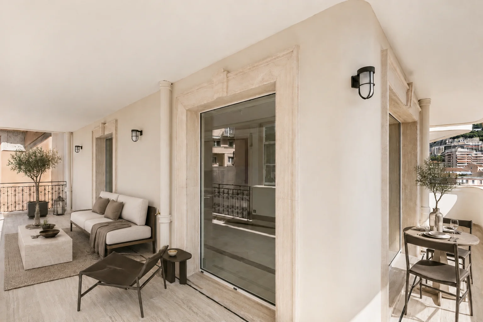 Projection d’aménagement d’une terrasse à Monaco avec salon extérieur et coin repas