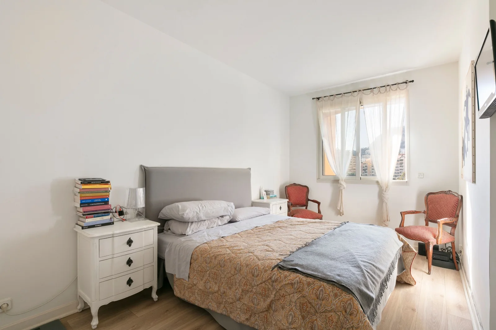 Rosa Maris à Monaco : photographie de la chambre avec son mobilier d’origine