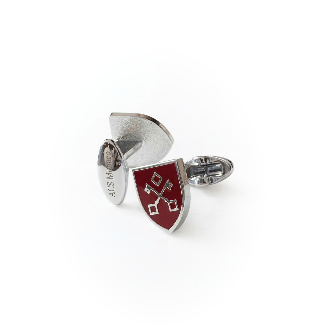 Boutons de manchette portant le blason rouge et les clés croisées d’ACS Consulting.