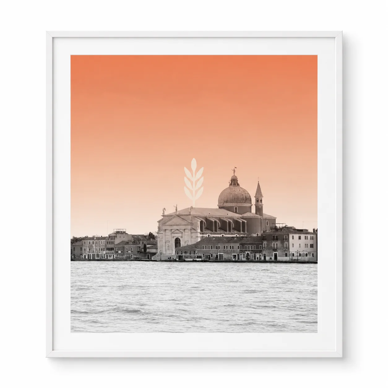 Visuel de l’identité du restaurant Le Montalbano : photographie de Venise, dégradé corail et épi stylisé, présenté sous cadre blanc.